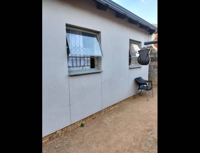 2 BEDROOM HOUSE FOR SALE IN CLAYVILLE